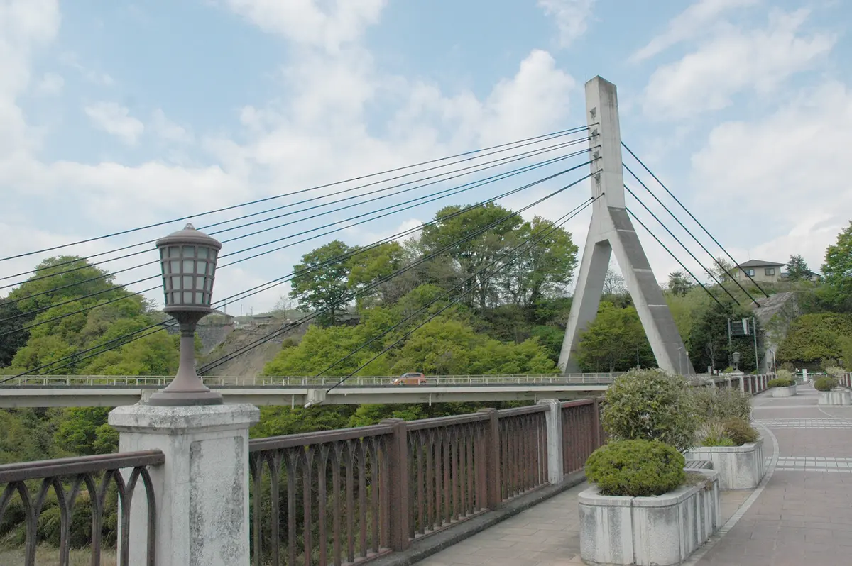 The old and new Chichibu bridges crossing the Arakawa River