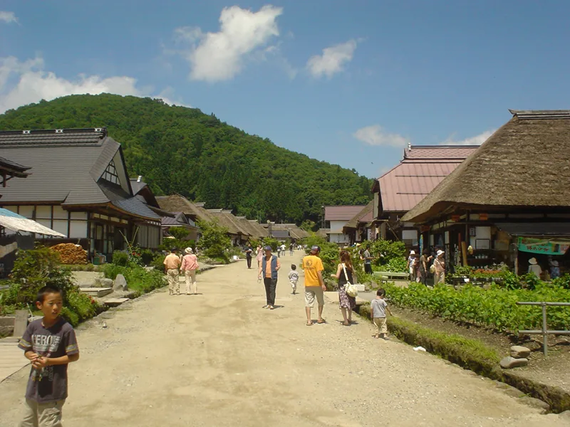 Traditional thatched-roof houses lining the main street of Ouchi-juku