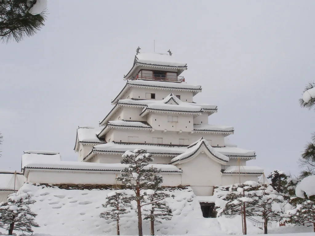 Tsurugajo Castle with its white walls and red-tiled roof in Aizu-Wakamatsu